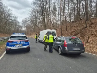 Leśne patrole pod Suchaniem wyłapały nielegalny wjazd do lasu